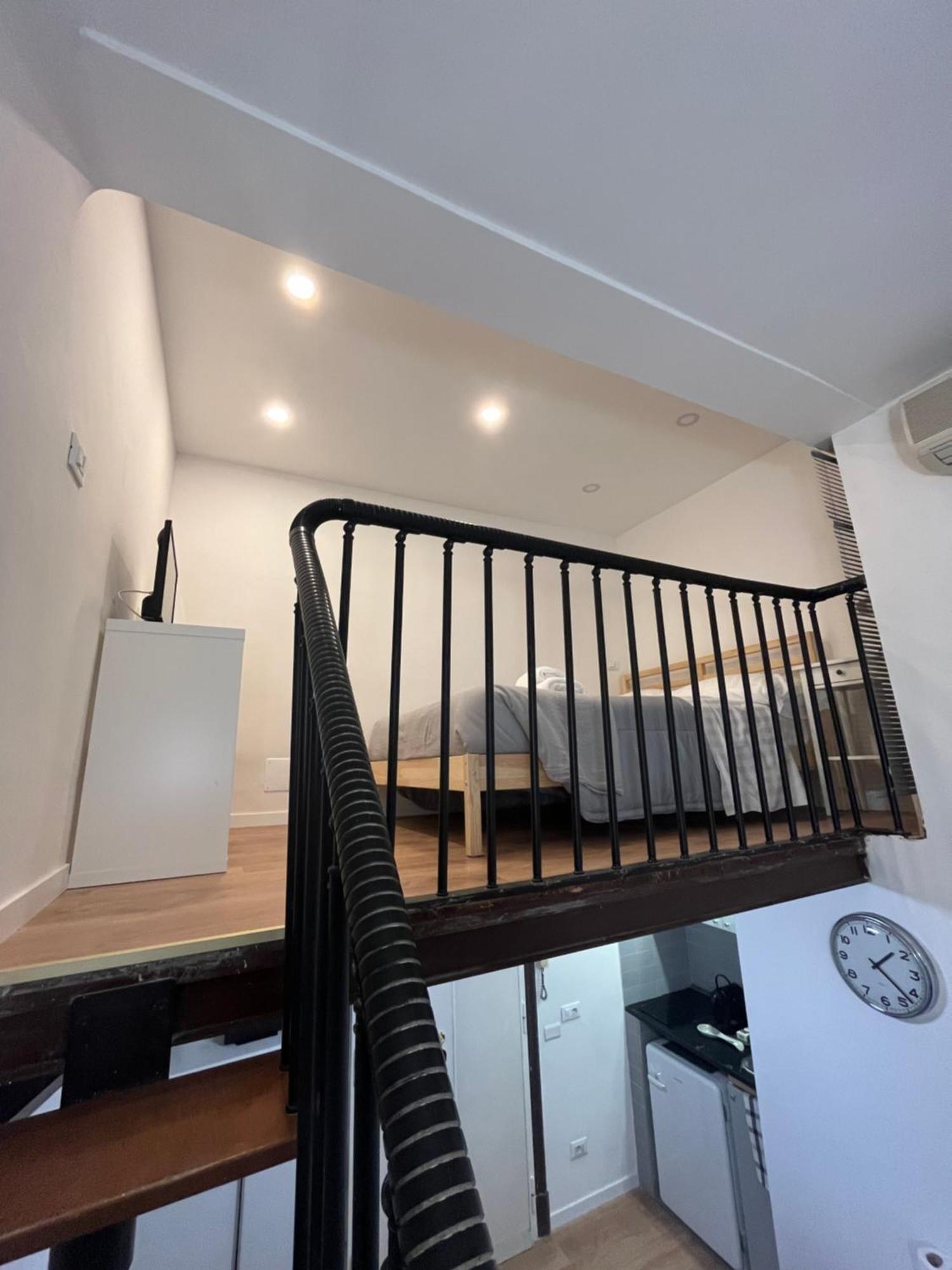 Studio Flat Ultimo Piano In Centro Rome Exterior photo
